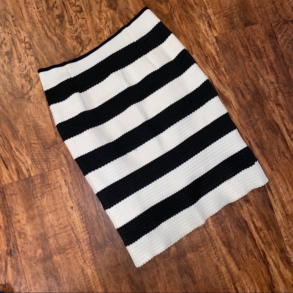 Black and white pencil skirt